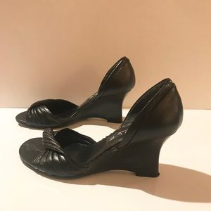 Women’s black heels. Steve Madden Rule.